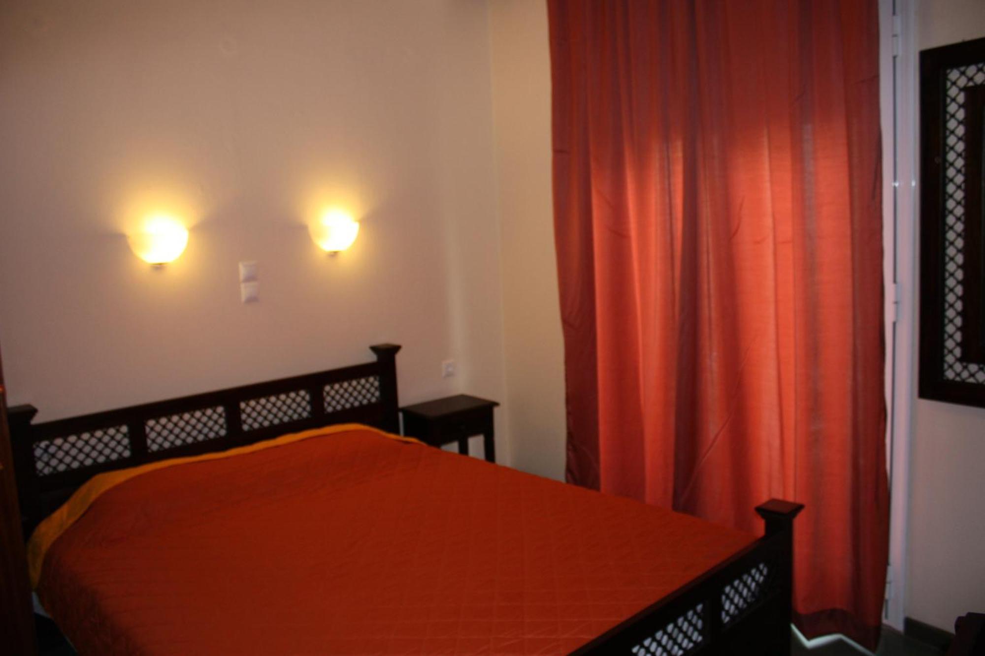 Dionyssos Hotel Limenas  Bagian luar foto
