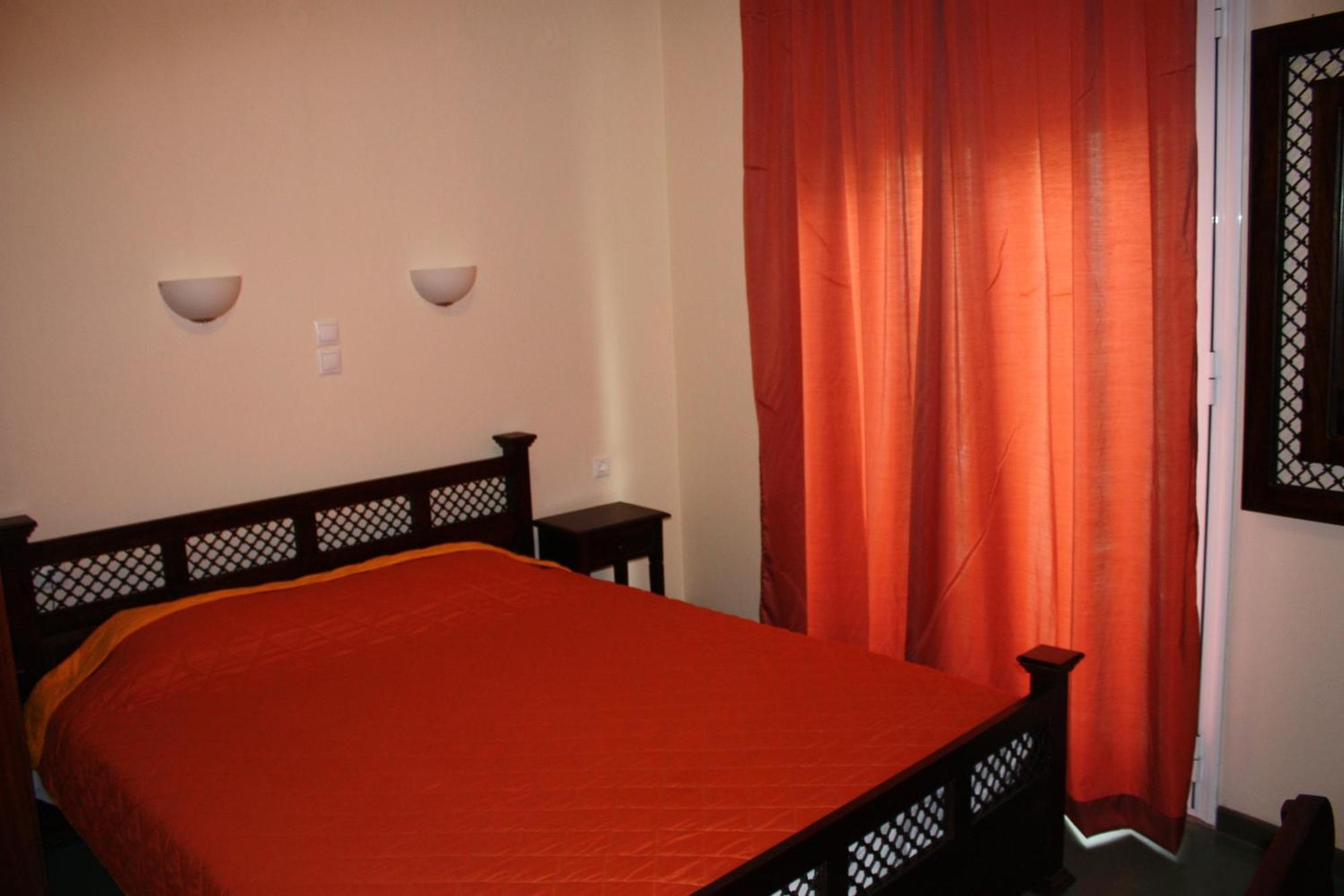 Dionyssos Hotel Limenas  Bagian luar foto