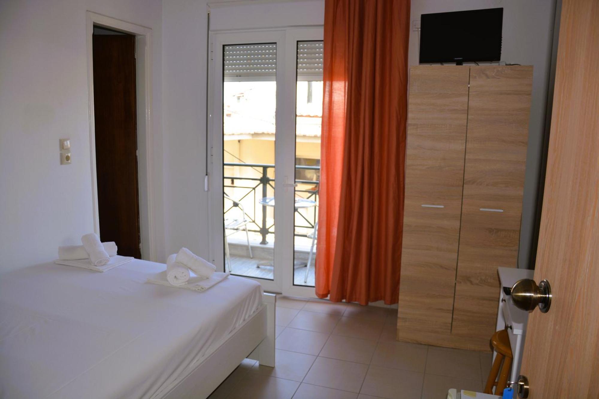Dionyssos Hotel Limenas  Bagian luar foto