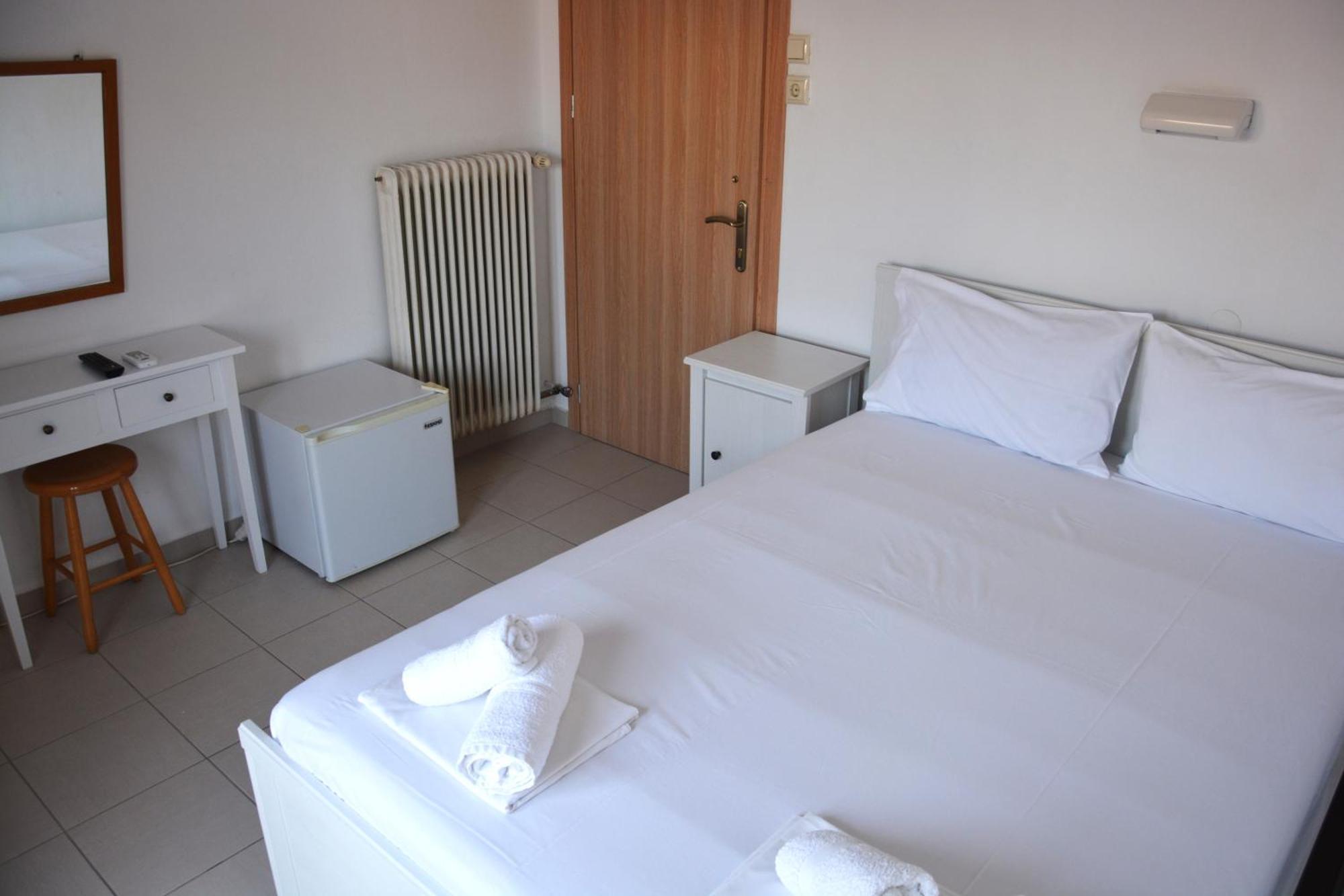 Dionyssos Hotel Limenas  Bagian luar foto