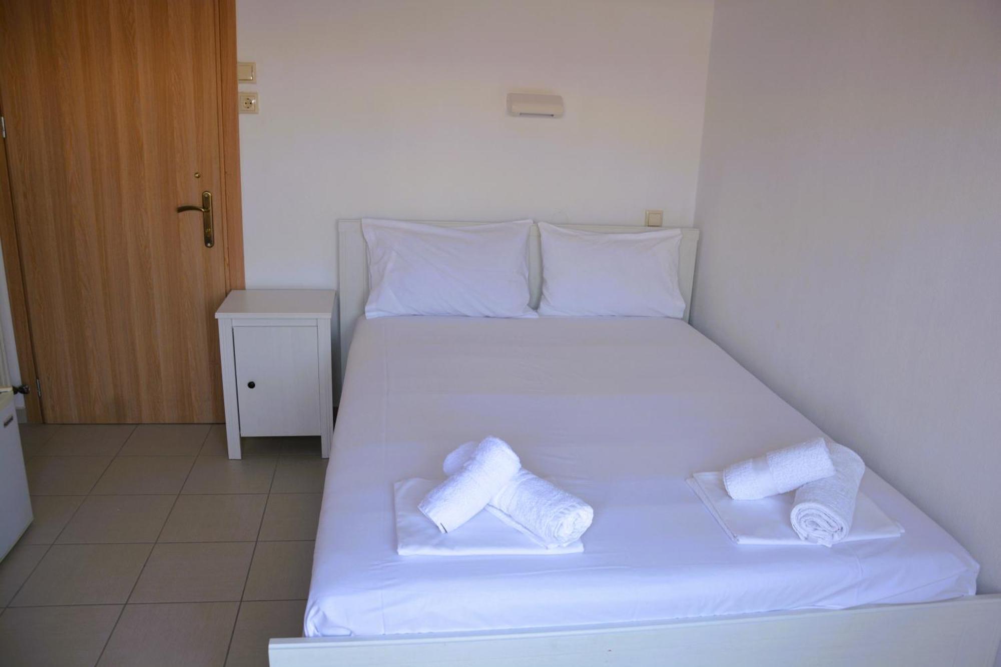 Dionyssos Hotel Limenas  Bagian luar foto