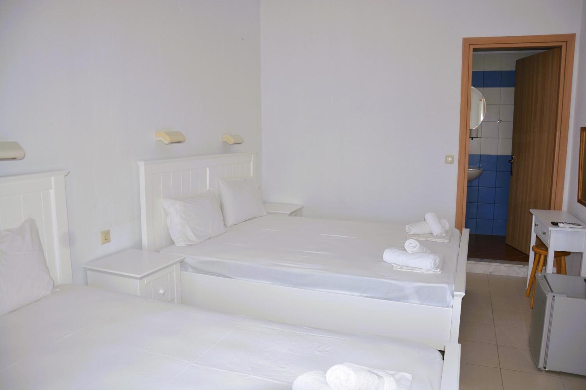 Dionyssos Hotel Limenas  Bagian luar foto