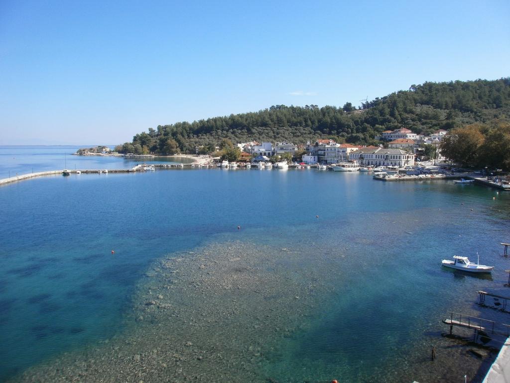 Dionyssos Hotel Limenas  Bagian luar foto