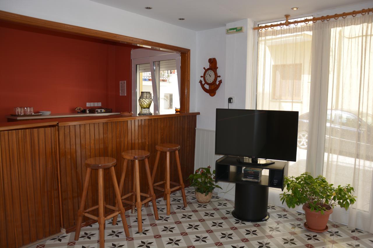 Dionyssos Hotel Limenas  Bagian luar foto