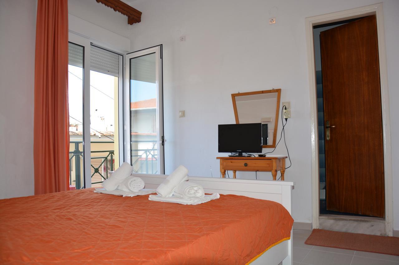 Dionyssos Hotel Limenas  Bagian luar foto